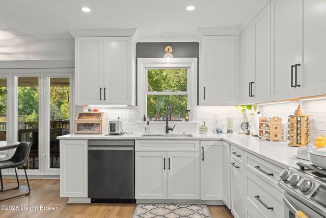 2403 Windsor Forest Dr, Louisville, KY 40272