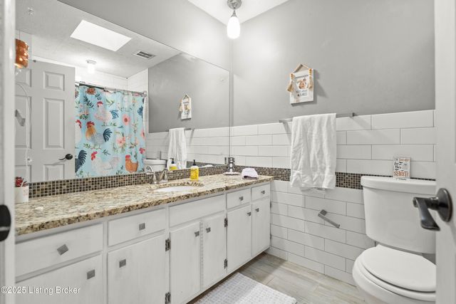 2403 Windsor Forest Dr, Louisville, KY 40272