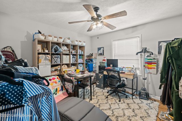 2403 Windsor Forest Dr, Louisville, KY 40272