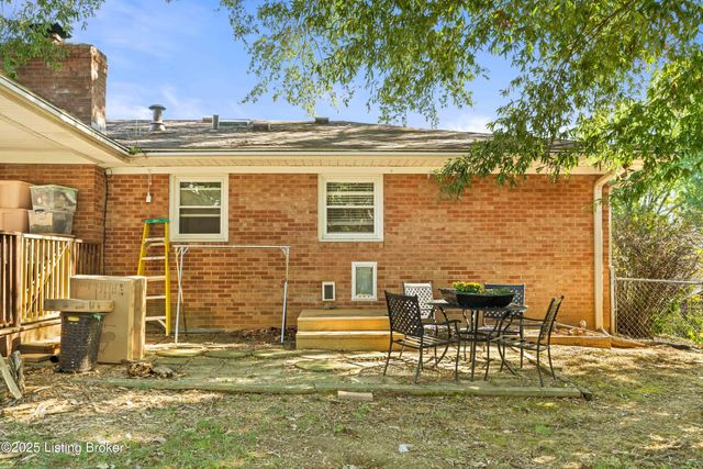 2403 Windsor Forest Dr, Louisville, KY 40272