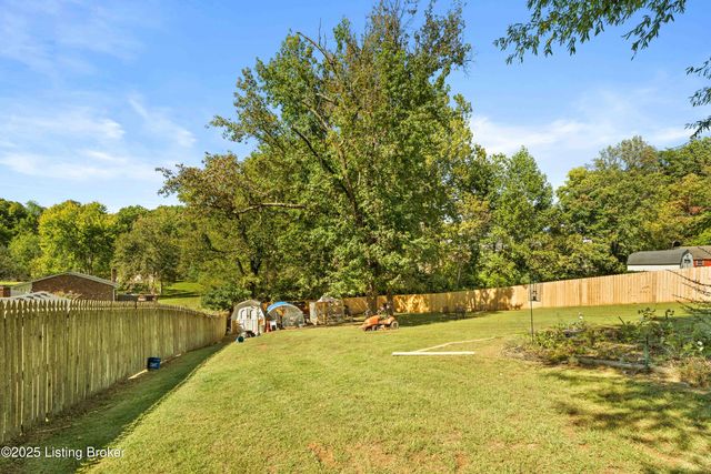 2403 Windsor Forest Dr, Louisville, KY 40272