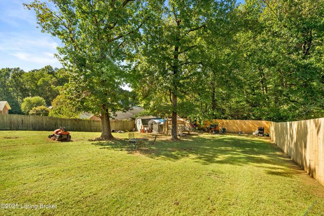 2403 Windsor Forest Dr, Louisville, KY 40272