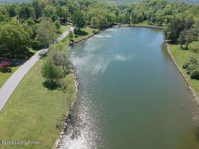 2403 Windsor Forest Dr, Louisville, KY 40272