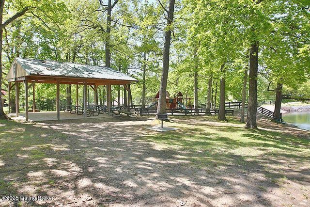 2403 Windsor Forest Dr, Louisville, KY 40272