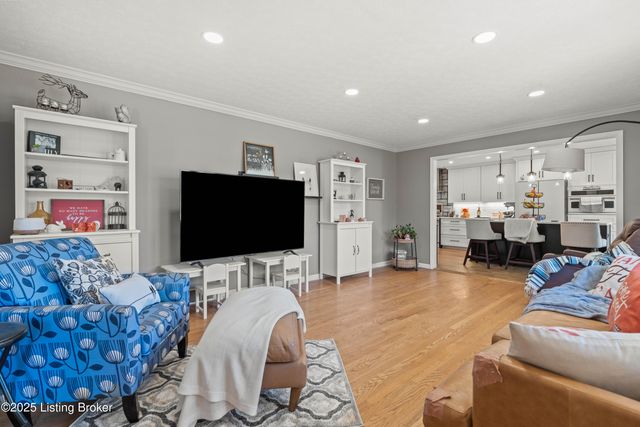 2403 Windsor Forest Dr, Louisville, KY 40272