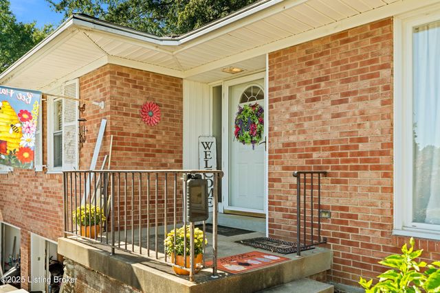 2403 Windsor Forest Dr, Louisville, KY 40272
