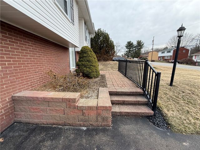 1185 Bucknell Dr, Monroeville, PA 15146