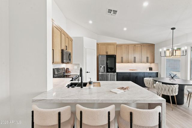8123 E DES MOINES Street, Mesa, AZ 85207