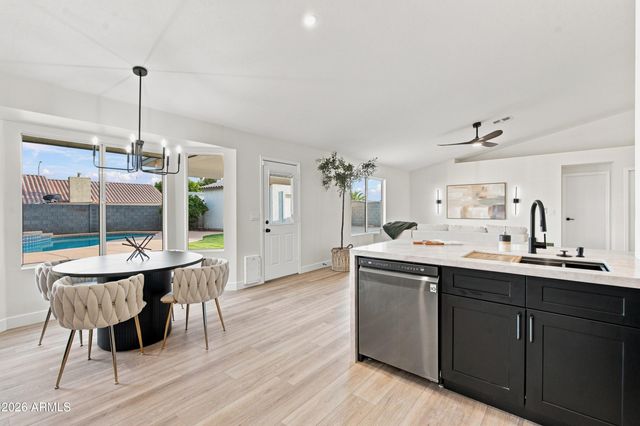 8123 E DES MOINES Street, Mesa, AZ 85207