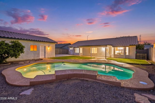 8123 E DES MOINES Street, Mesa, AZ 85207