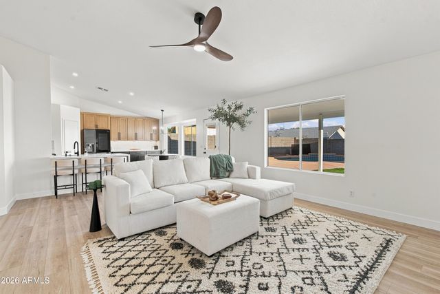 8123 E DES MOINES Street, Mesa, AZ 85207
