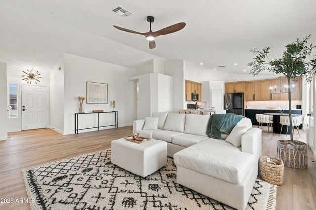 8123 E DES MOINES Street, Mesa, AZ 85207