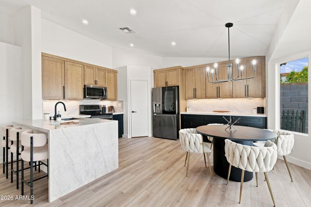 8123 E DES MOINES Street, Mesa, AZ 85207