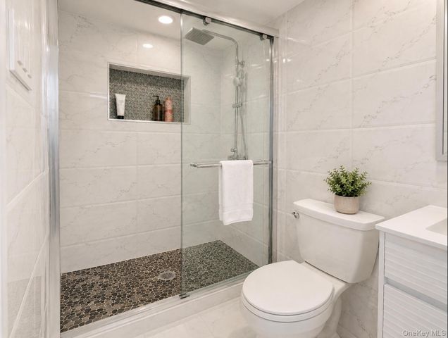 3 Carolyn Court, Syosset, NY 11791