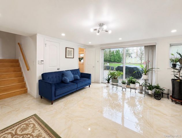 3 Carolyn Court, Syosset, NY 11791