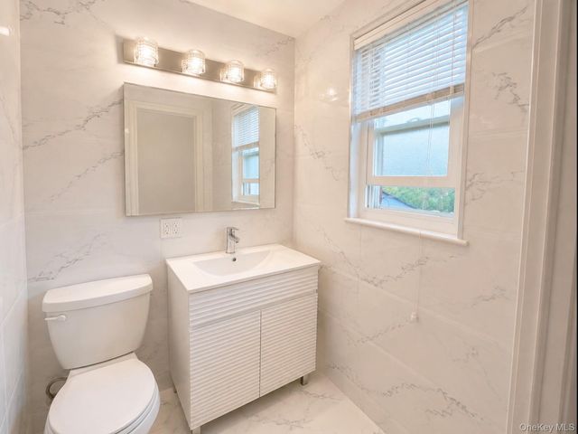 3 Carolyn Court, Syosset, NY 11791