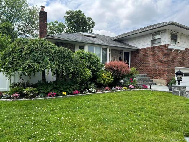 3 Carolyn Court, Syosset, NY 11791