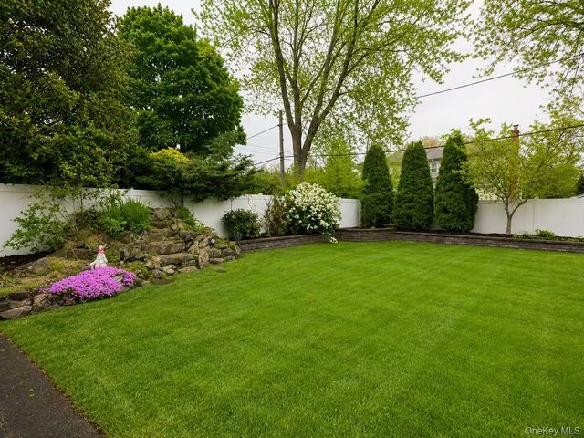 3 Carolyn Court, Syosset, NY 11791