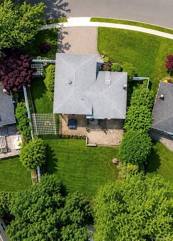 3 Carolyn Court, Syosset, NY 11791