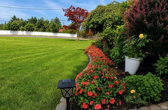 3 Carolyn Court, Syosset, NY 11791