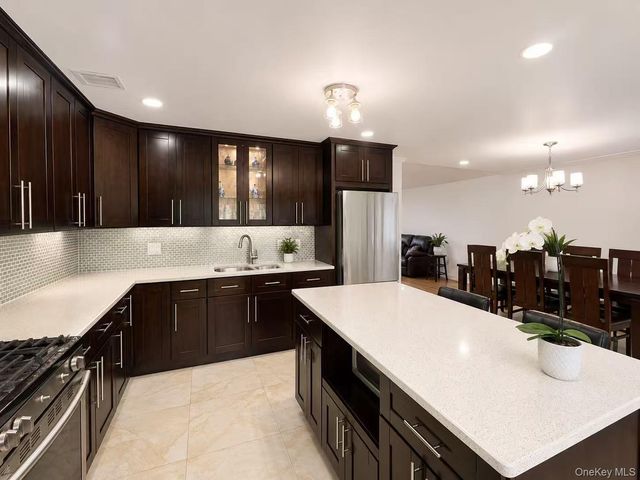 3 Carolyn Court, Syosset, NY 11791