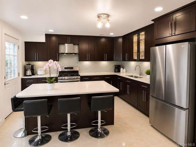3 Carolyn Court, Syosset, NY 11791