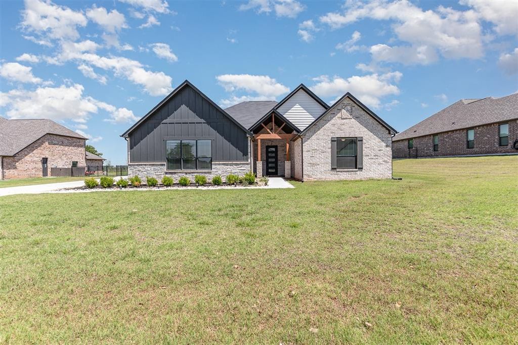 2246 Jackson Lane, Blanchard, OK 73010