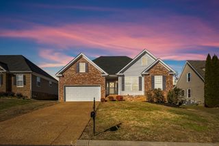 2272 Dewey Dr, Spring Hill, TN 37174