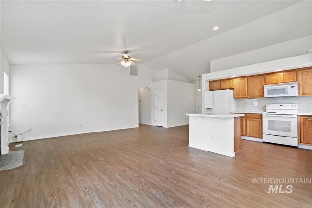 3906 E Clear Springs Dr, Nampa, ID 83686