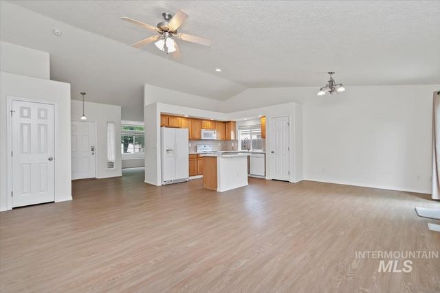 3906 E Clear Springs Dr, Nampa, ID 83686