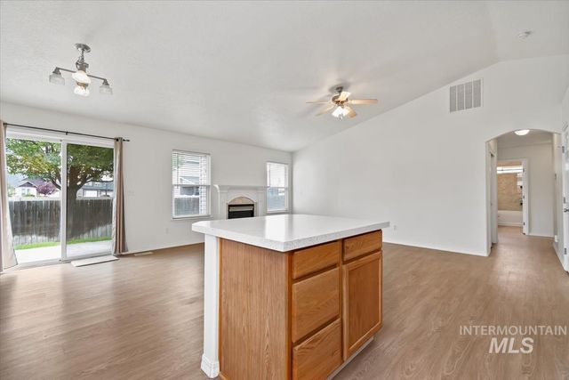 3906 E Clear Springs Dr, Nampa, ID 83686
