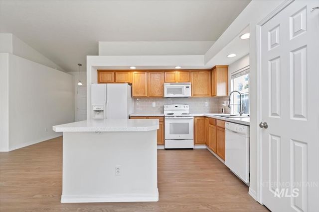 3906 E Clear Springs Dr, Nampa, ID 83686