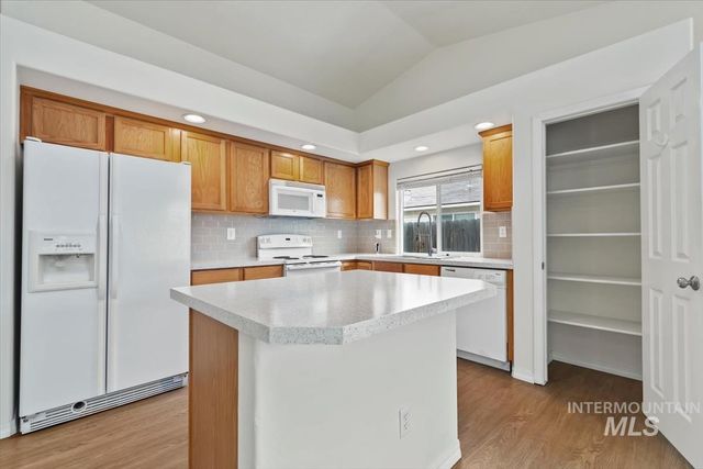 3906 E Clear Springs Dr, Nampa, ID 83686