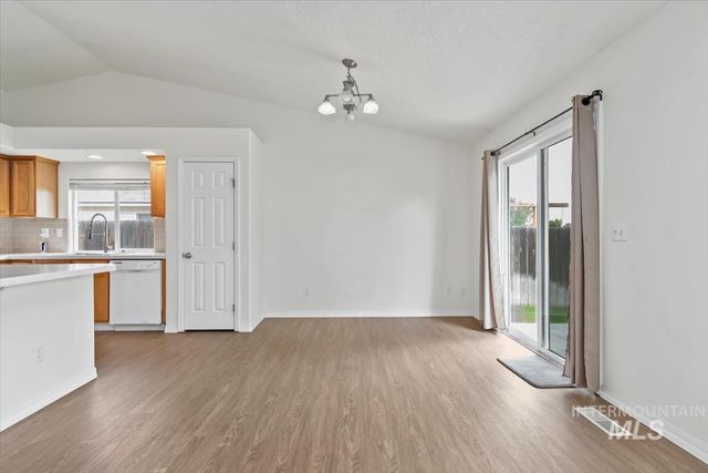 3906 E Clear Springs Dr, Nampa, ID 83686