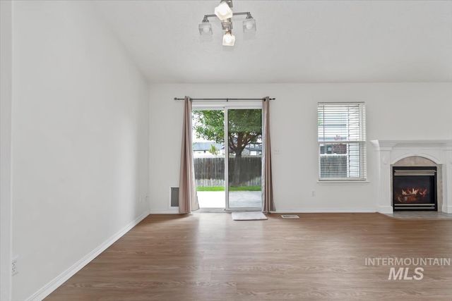 3906 E Clear Springs Dr, Nampa, ID 83686