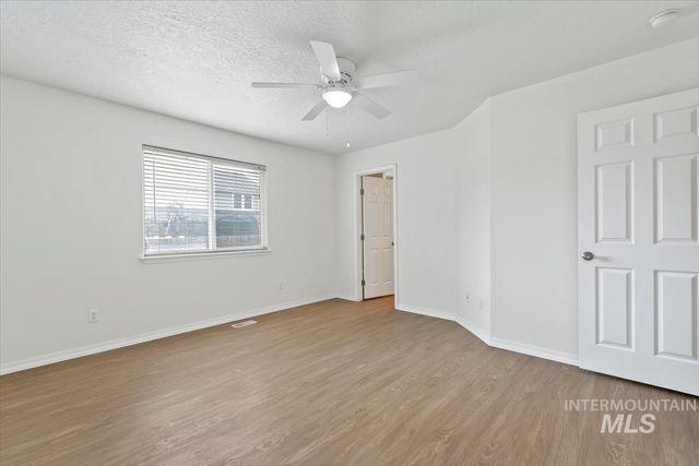 3906 E Clear Springs Dr, Nampa, ID 83686