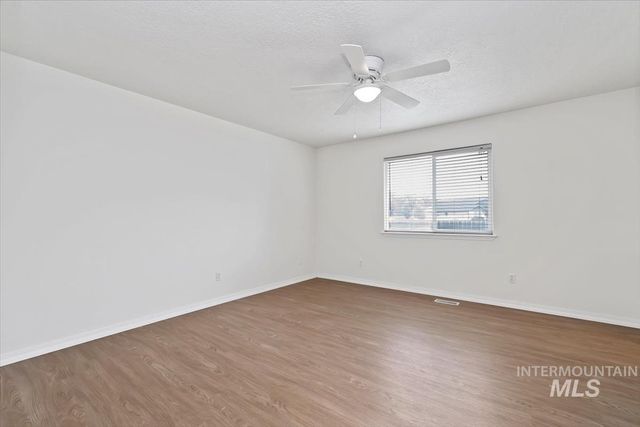 3906 E Clear Springs Dr, Nampa, ID 83686