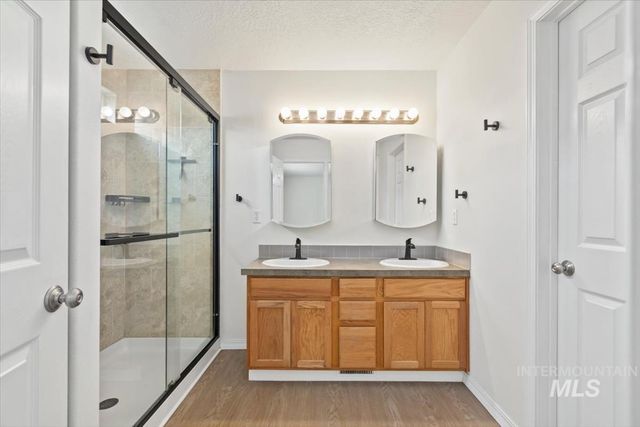 3906 E Clear Springs Dr, Nampa, ID 83686