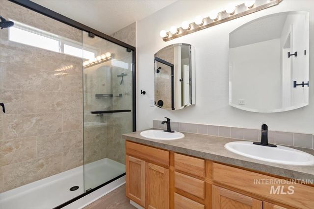 3906 E Clear Springs Dr, Nampa, ID 83686