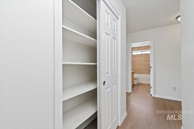 3906 E Clear Springs Dr, Nampa, ID 83686