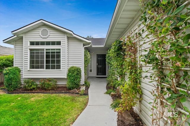 3906 E Clear Springs Dr, Nampa, ID 83686