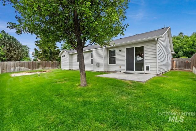 3906 E Clear Springs Dr, Nampa, ID 83686