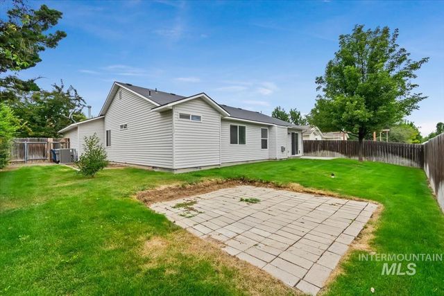 3906 E Clear Springs Dr, Nampa, ID 83686