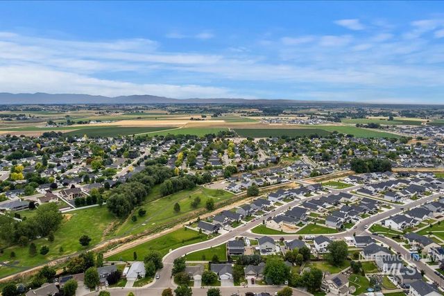 3906 E Clear Springs Dr, Nampa, ID 83686