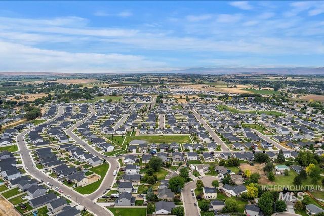 3906 E Clear Springs Dr, Nampa, ID 83686