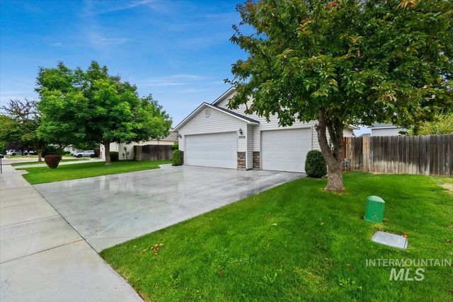 3906 E Clear Springs Dr, Nampa, ID 83686