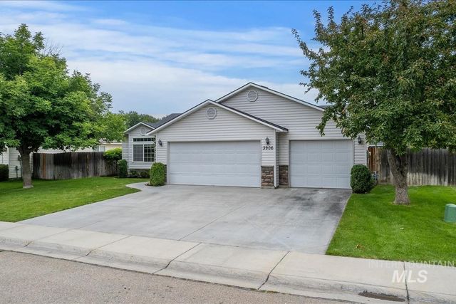 3906 E Clear Springs Dr, Nampa, ID 83686