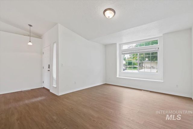3906 E Clear Springs Dr, Nampa, ID 83686