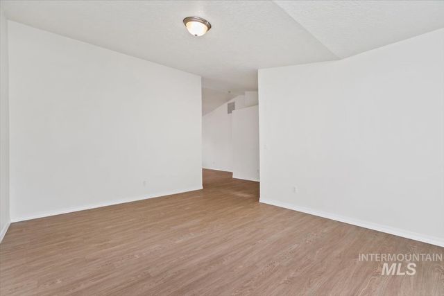 3906 E Clear Springs Dr, Nampa, ID 83686