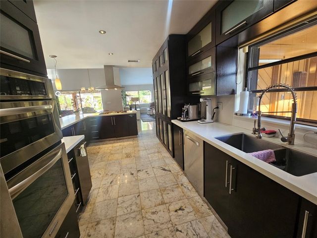 19975 NE 10th Place Way, Miami, FL 33179